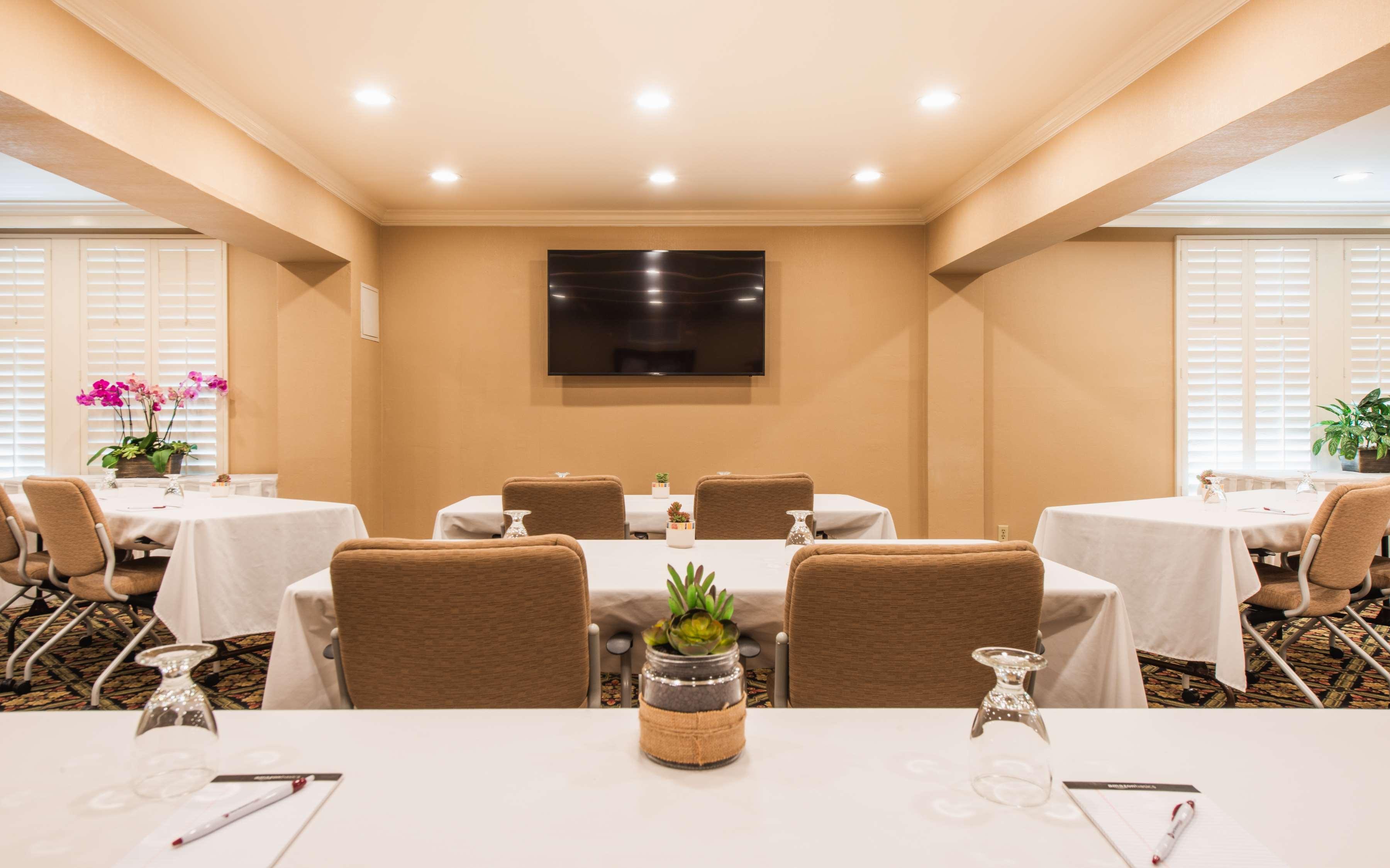 Best Western Plus Pepper Tree Inn Santa Barbara Exterior photo